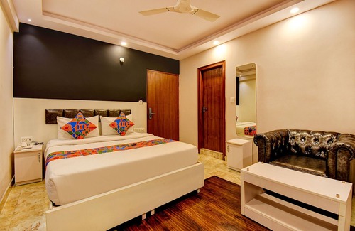 Jayanagar Hotel | Fabhotel Srk Platinum Inn