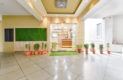 Ahmedabad Hotel | FabHotel Symphony Grand