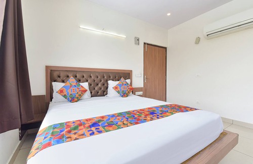 Sindhi Camp Hotel | Fabhotel The Grand Manmuralidhar