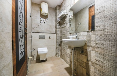 South West Hotel | Fabhotel The Royal Residency