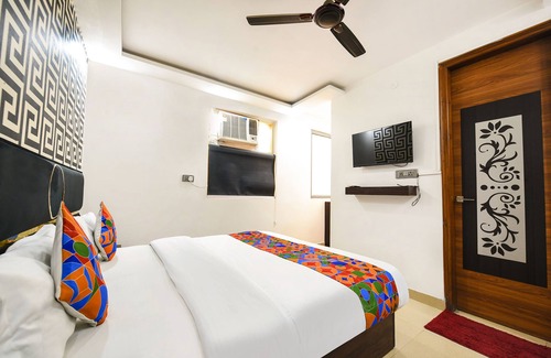 South West Hotel | Fabhotel The Royal Residency