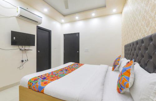 Sarnath Hotel | FabHotel US Inn