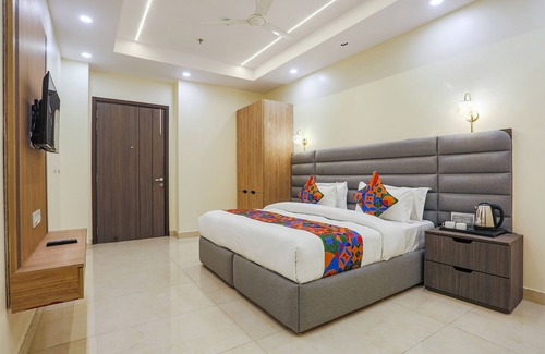 Mukherjee Nagar Hotel | Fabhotel Vishesh Villas