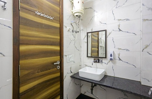 Dwarka Hotel | Fabhotel White House Bnb