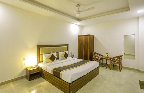 Dwarka Hotel | FabHotel White House BNB - Nr Yashobhoomi Convention Centre