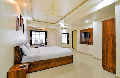 Nanded Hotel | FabHotel White House - Nr Sinhagad speciality Hospital