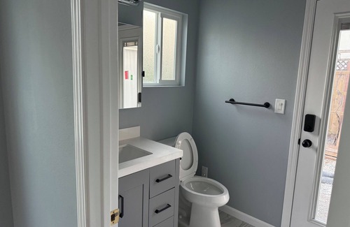Roosevelt Casa | Fabulous 1b1b with AC in Redwood City