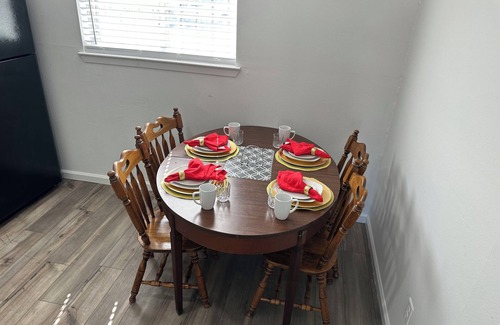 Killeen Apartamento | Fabulous 2-bedroom and 1-bathroom apartment with AC in charming Killeen