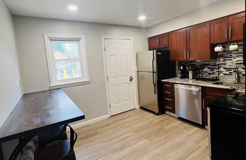 Lebanon Condominio | Fabulous 2-bedroom condo with back deck in charming Lebanon