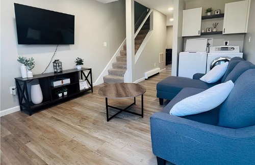 Lebanon Condominio | Fabulous 2-bedroom condo with back deck in charming Lebanon