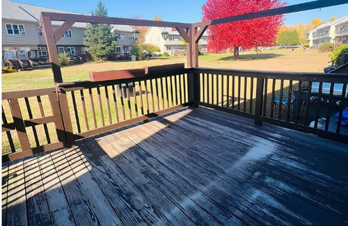 Lebanon Condominio | Fabulous 2-bedroom condo with back deck in charming Lebanon