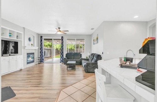 Hood Casa | Fabulous 2-bedroom house with AC in Elk Grove