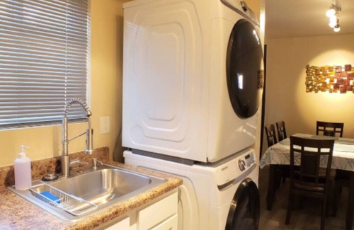 Keeling Condominio | Fabulous 2-bedroom Tucson condo with cook-ready kitchen & AC, 5 min. from UofA.