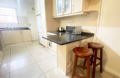 Greater Johannesburg Metropolitan Area Apartamento | Fabulous 2-Bedroom Apartment in Randburg