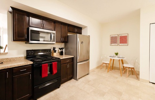 Tremont Apartamento | Fabulous 3 Bed/2 Bath in Tremont w/ Parking