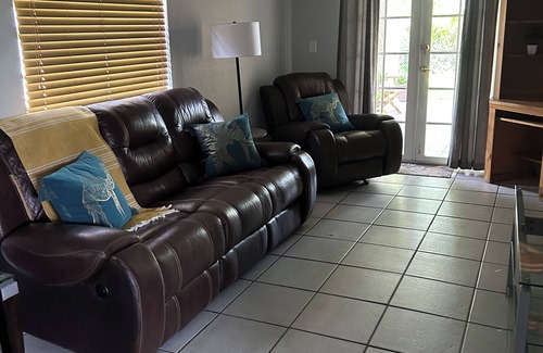Westchester Casa | Fabulous 3-bedroom house with AC in Miami, located close to Coral Gables.