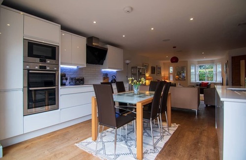 Marlow Casa | FABULOUS 4 BED TOWN-HOUSE IN CENTRAL MARLOW CLOSE TO RESTAURANTS, PARK & RIVER