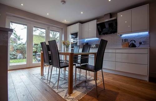 Marlow Casa | FABULOUS 4 BED TOWN-HOUSE IN CENTRAL MARLOW CLOSE TO RESTAURANTS, PARK & RIVER