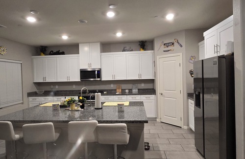 Pittmann Casa | Fabulous 4-bedroom house with AC in Henderson