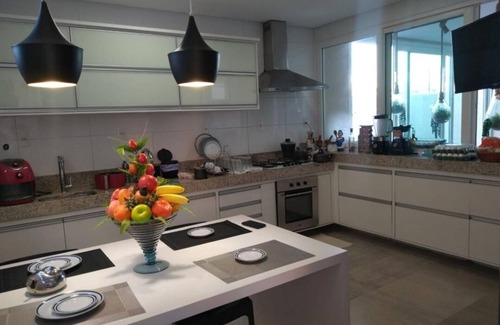 Atalaia Casa | Fabulous 5-bedroom house with pool in gated community on Aruana beach.