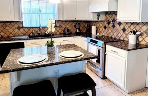 Houston Casa | Fabulous 5-bedroom house/private Pool in Houston a few minutes from the airport
