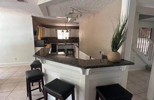 Houston Casa | Fabulous 5-bedroom house/private Pool in Houston a few minutes from the airport