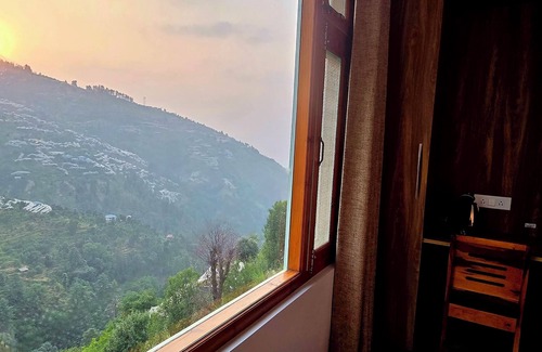 Kumharsain Casa | Fabulous 5-bedrooms in Narkanda Nestled in the middle of Apple Orchards