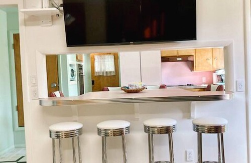 Salina Casa | Fabulous 50's & Hot Tub