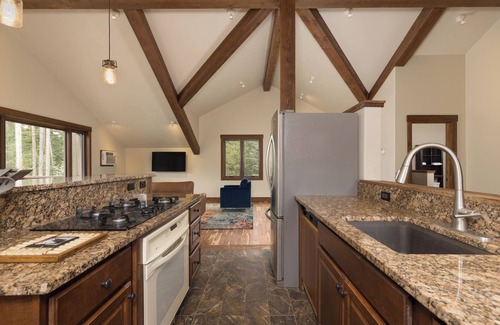 Gallatin Gateway Casa | Fabulous 6-bedroom house with WiFi in Big Sky