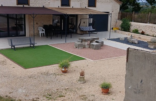 Montpezat-de-Quercy Casa | Fabulous 6-bedroom barn in Montpezat-de-Quercy with stunning views