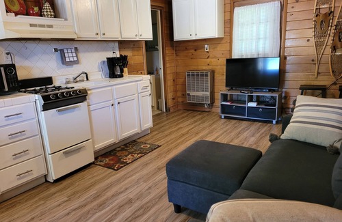 Newaygo Cabaña | Fabulous 9-bedroom cottage 1,2,3,4&5