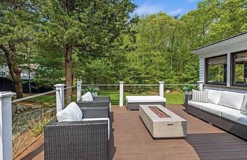 West Barnstable Otro | Fabulous and Unique home ! Family-sized with game room and entertainment.
