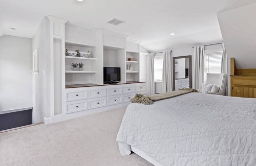 West Barnstable Otro | Fabulous and Unique home ! Family-sized with game room and entertainment.