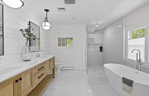 West Barnstable Otro | Fabulous and Unique home ! Family-sized with game room and entertainment.