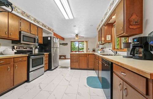 Lake City Casa | Fabulous Beach House on All Sports Lake Sapphire! Sleeps 12 and Parking for 12!