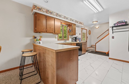 Lake City Casa | Fabulous Beach House on All Sports Lake Sapphire! Sleeps 12 and Parking for 12!
