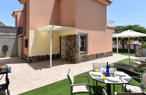 Playa del Inglés Chalet De Esquí | Fabuloso chalet en Playa del Inglés cerca de la playa