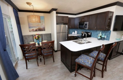 Cocoa Beach Complejo | Aug 10-17 ~ Fabulous Cocoa Beach ~ Pier ~ Charming King Queen 2-Bedroom Resort