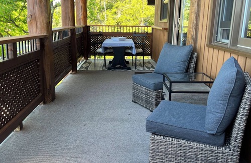 Crowes Landing Cabaña | Fabulous cottage suite, spectacular Stoney Lake view!