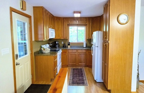 Spooner Cabina | Fabulous fall cabin on Mystery Lake! Cruise on the Pontoon, Kayak & Fish!