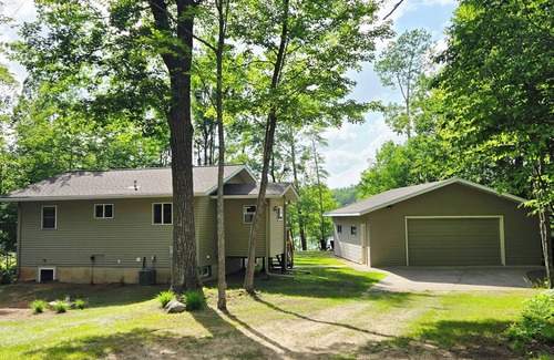 Spooner Cabina | Fabulous fall cabin on Mystery Lake! Cruise on the Pontoon, Kayak & Fish!