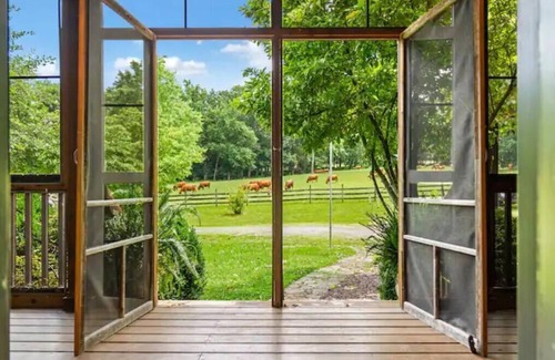 Olmstead Casa | Fabulous Farmhouse near Clarksville, TN