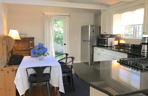 Tisbury Casa | Fabuloso para la relajación! - Caminar a la ciudad, Playa y Tenis! Recientemente renovado.