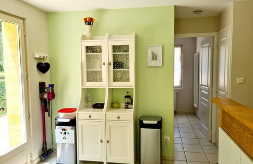 Saint-Amand-de-Belves Apartamento | New in 2022! 1 bed, large pool and view of the beautiful village of Belvès