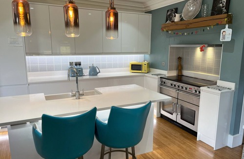 Whitkirk Casa | Fabulous fun family house in Templenewsam, Leeds. Entertainment space galore.
