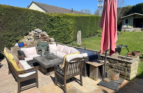 Whitkirk Casa | Fabulous fun family house in Templenewsam, Leeds. Entertainment space galore.