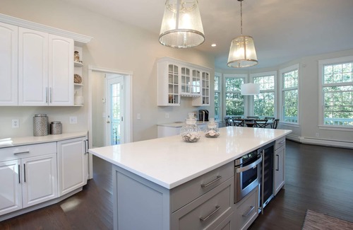 West Barnstable Casa | Impresionantes vistas de Sandy Neck ... ¡Relájate este verano con estilo y siéntate junto a la piscina!