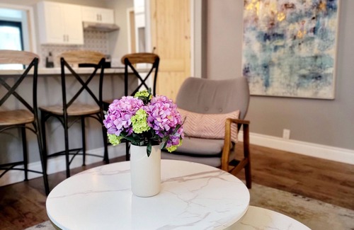 Huntsville Casa | Fabulous Huntsville Location, Stylish, Checkout the backyard, Cottage Rental