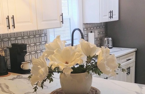 Huntsville Casa | Fabulous Huntsville Location, Stylish, Checkout the backyard, Cottage Rental