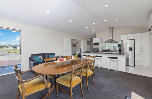 Wharewaka Casa | Fabulous in Wharewaka - Wharewaka Holiday Home